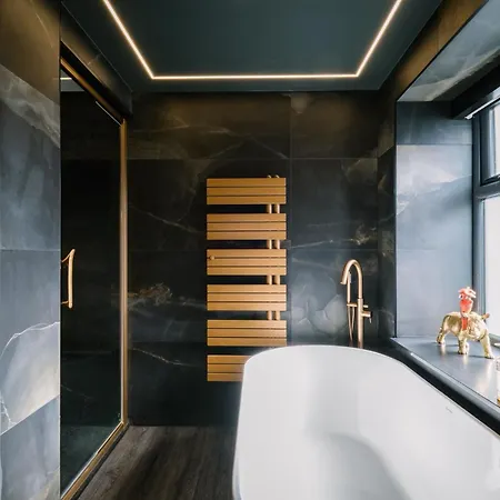 Bounty Boutique On The Lakes *