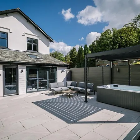 Bounty Boutique On The Lakes *