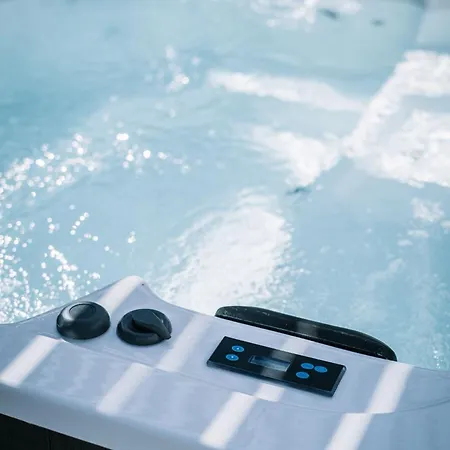 Bounty Boutique On The Lakes