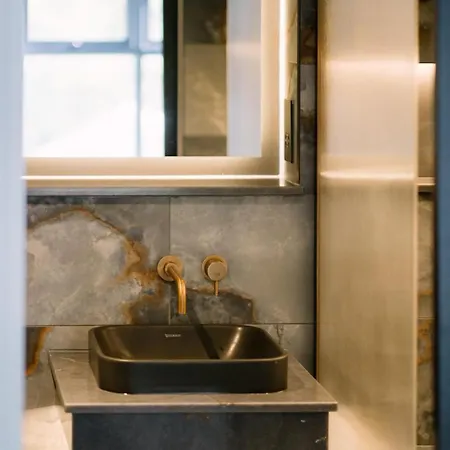 Bounty Boutique On The Lakes *